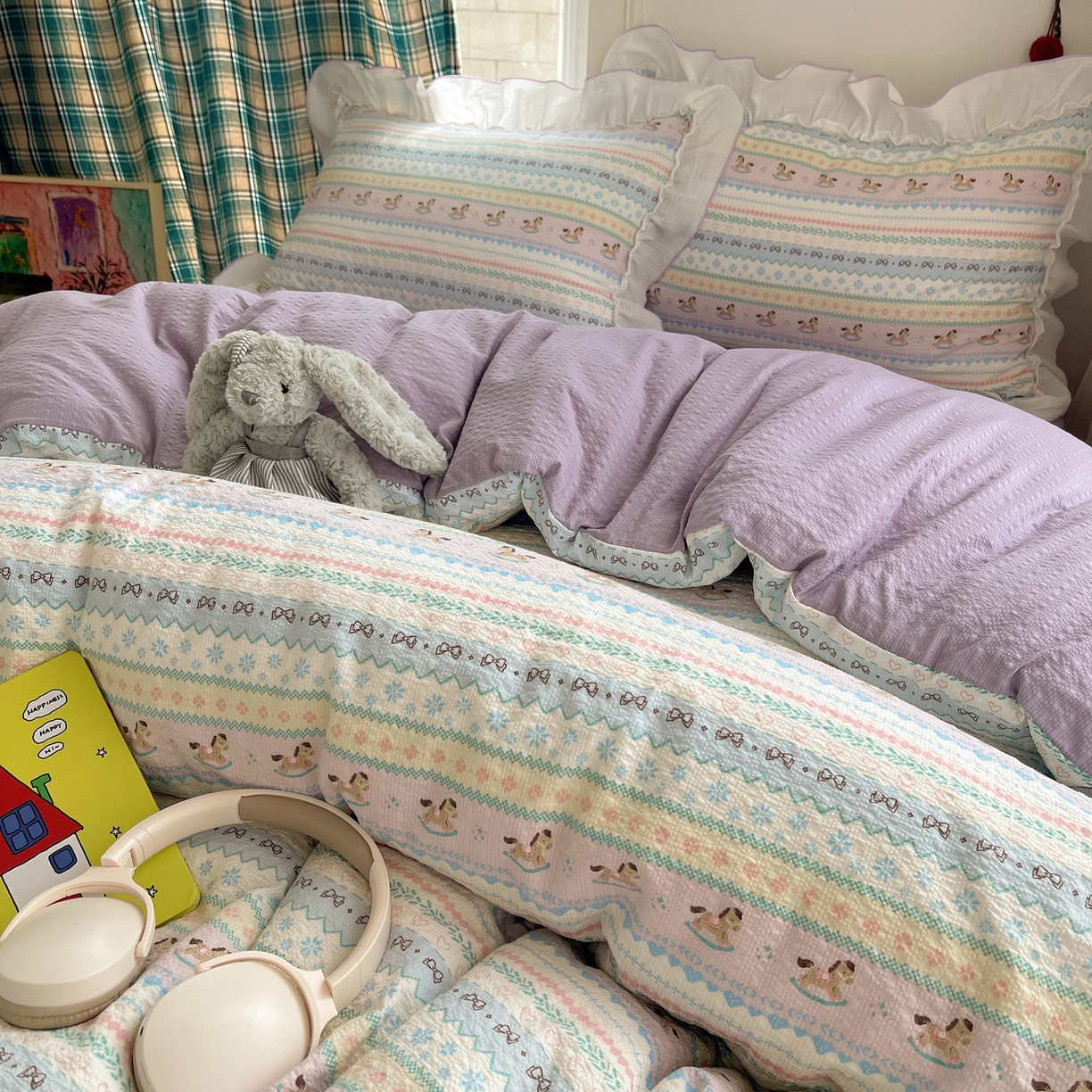 91家纺网 家纺一手货源 找家纺 繁花家居 2026新款韩系花边小碎花泡芙棉云感邹邹纱费尔岛风四件套 小马奔腾