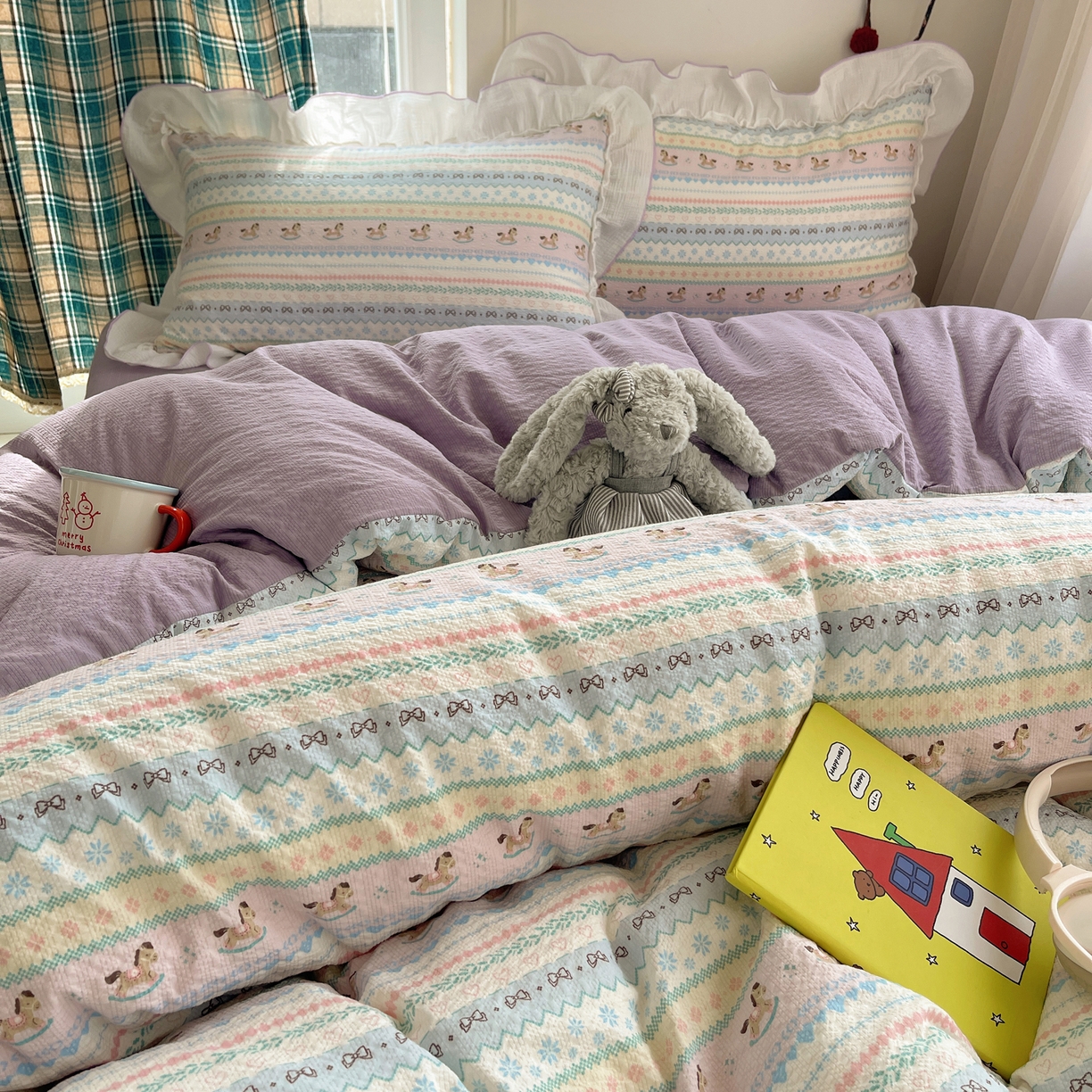 91家纺网 家纺一手货源 找家纺 繁花家居 2026新款韩系花边小碎花泡芙棉云感邹邹纱费尔岛风四件套 小马奔腾