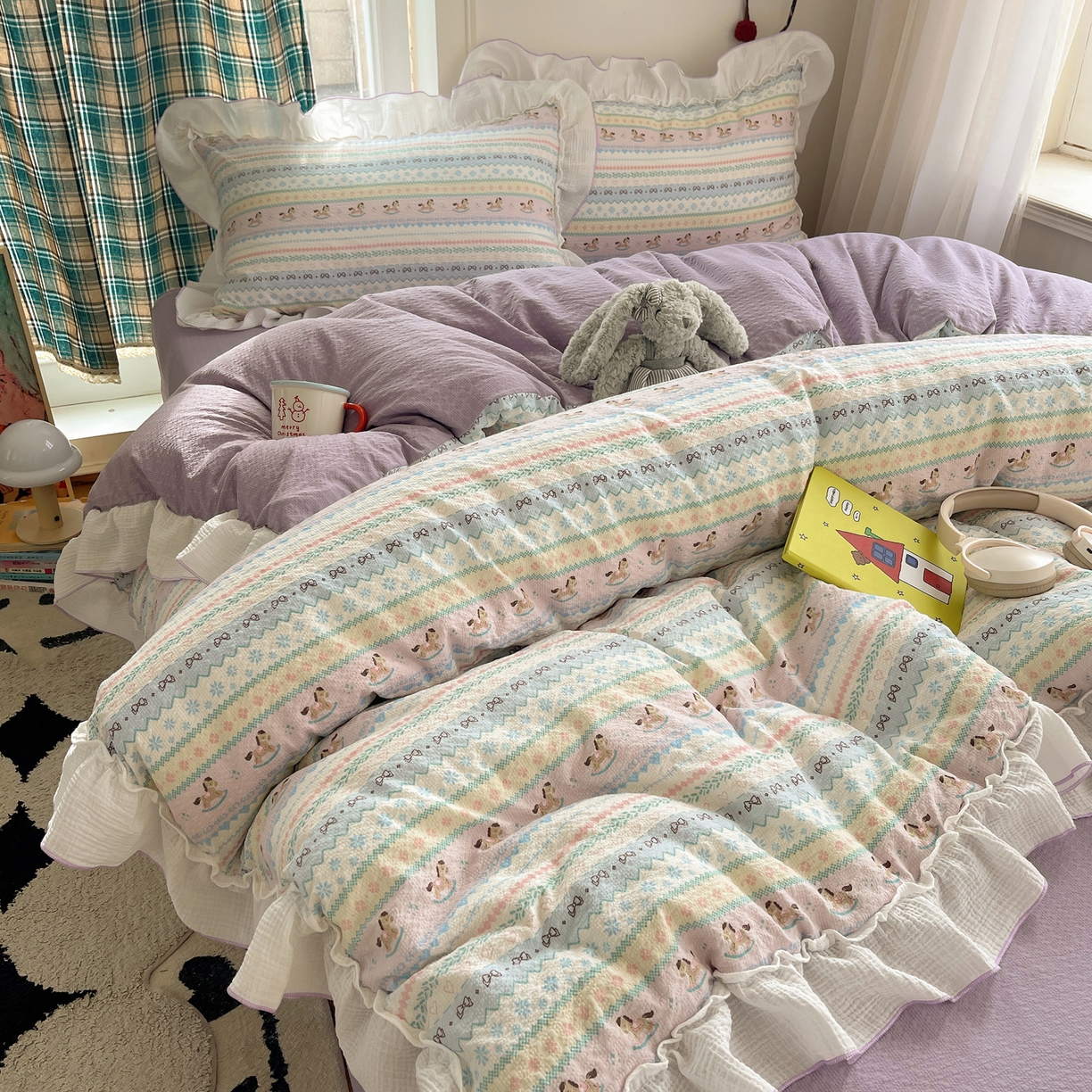 91家纺网 家纺一手货源 找家纺 繁花家居 2026新款韩系花边小碎花泡芙棉云感邹邹纱费尔岛风四件套 小马奔腾