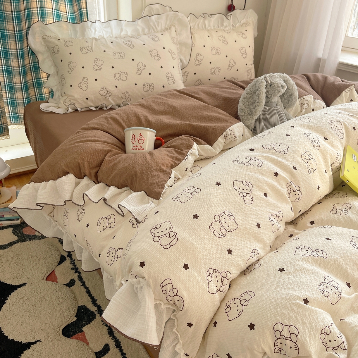 91家纺网 家纺一手货源 找家纺 繁花家居 2026新款韩系花边小碎花泡芙棉云感邹邹纱费尔岛风四件套 星星乖猫