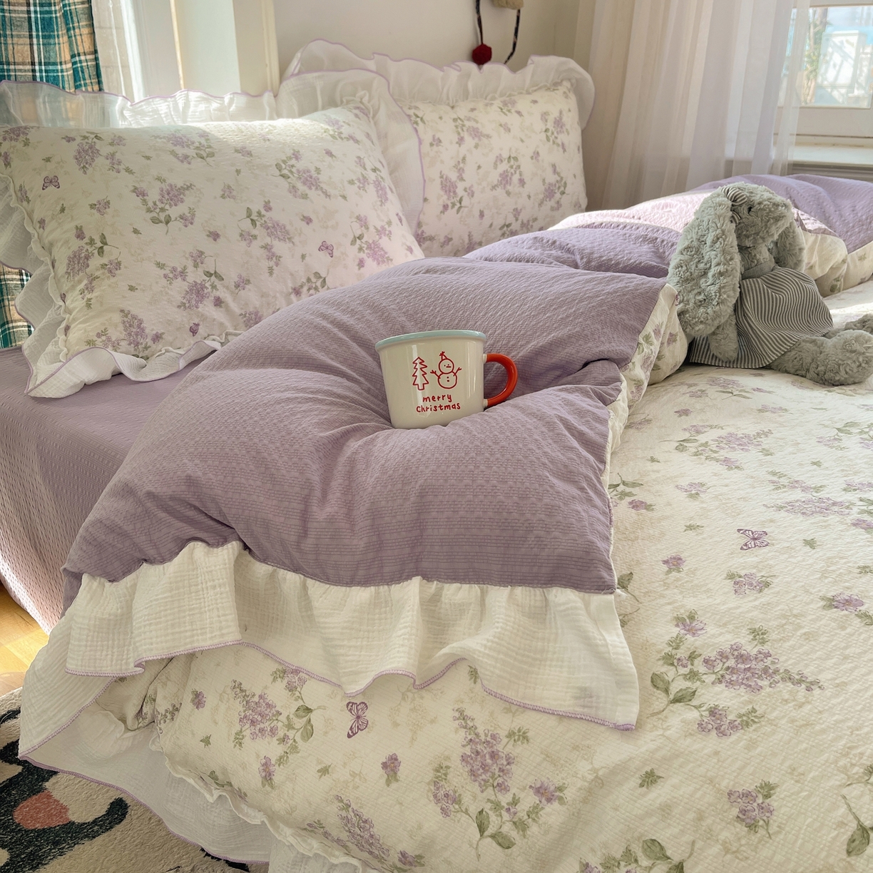 91家纺网 家纺一手货源 找家纺 繁花家居 2026新款韩系花边小碎花泡芙棉云感邹邹纱费尔岛风四件套 紫藤蝶舞