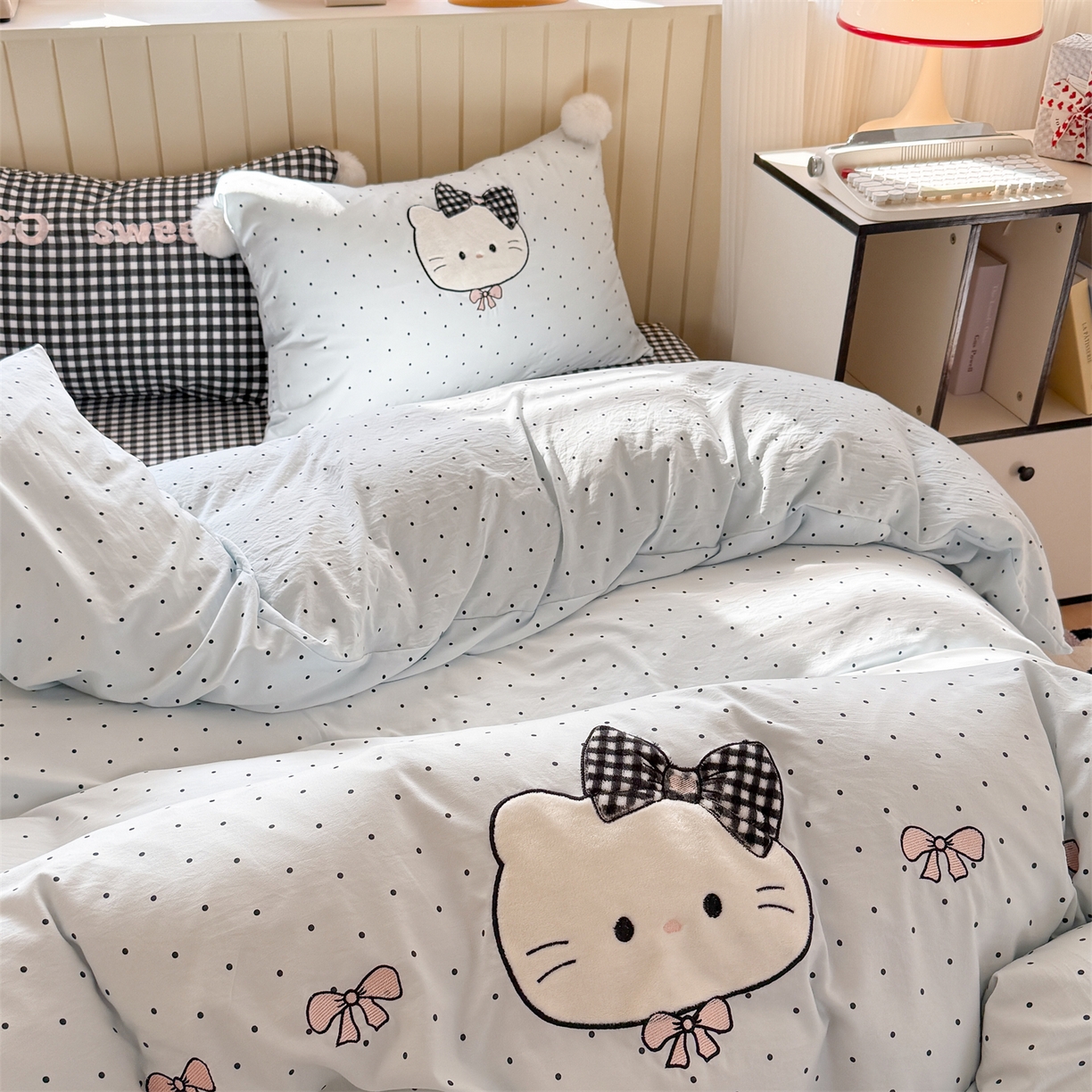 91家纺网 家纺一手货源 找家纺 吾欢心 2026春夏新款古法水洗仿棉卡通贴布绣四件套可爱猫咪 可爱猫咪蓝