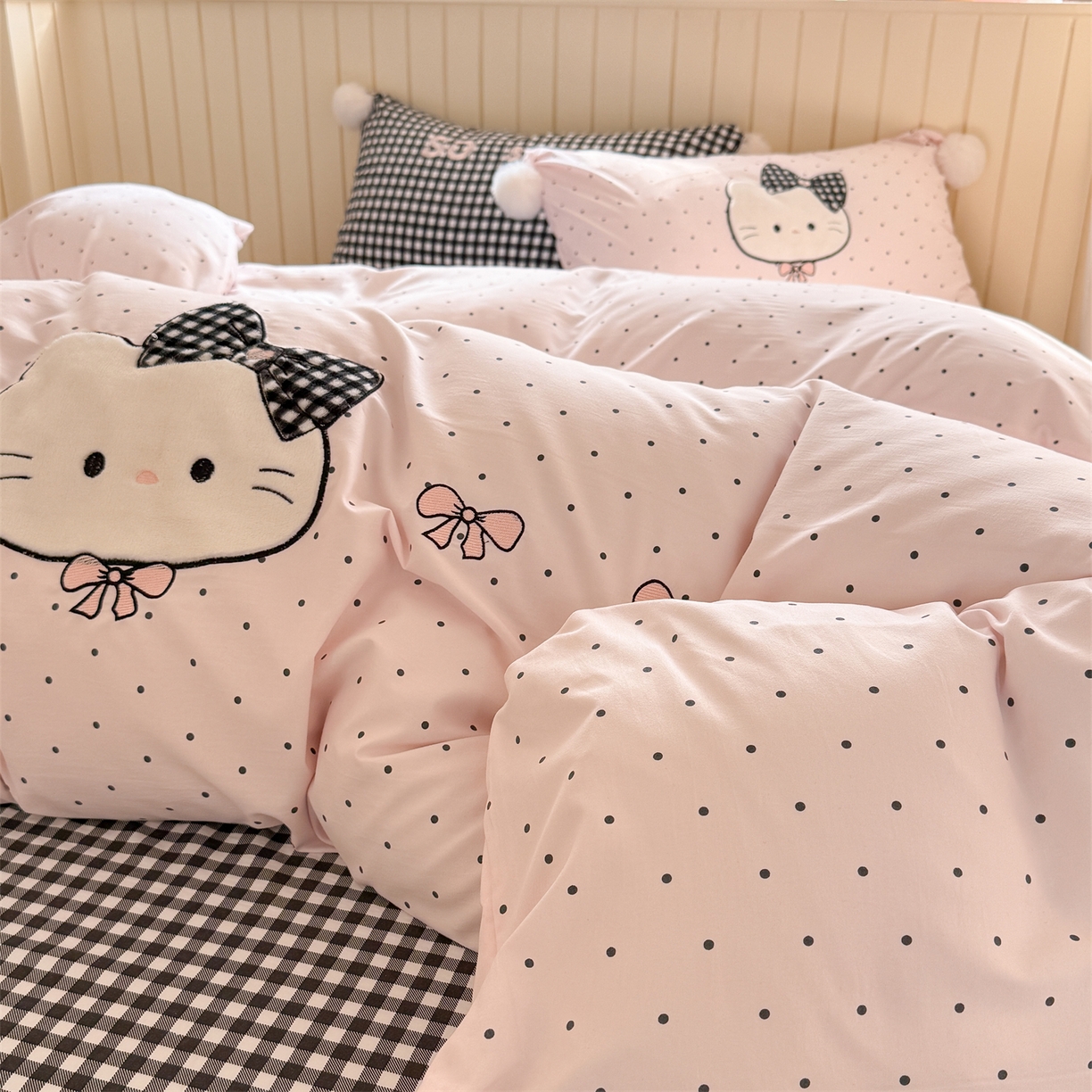 91家纺网 家纺一手货源 找家纺 吾欢心 2026春夏新款古法水洗仿棉卡通贴布绣四件套可爱猫咪 可爱猫咪粉