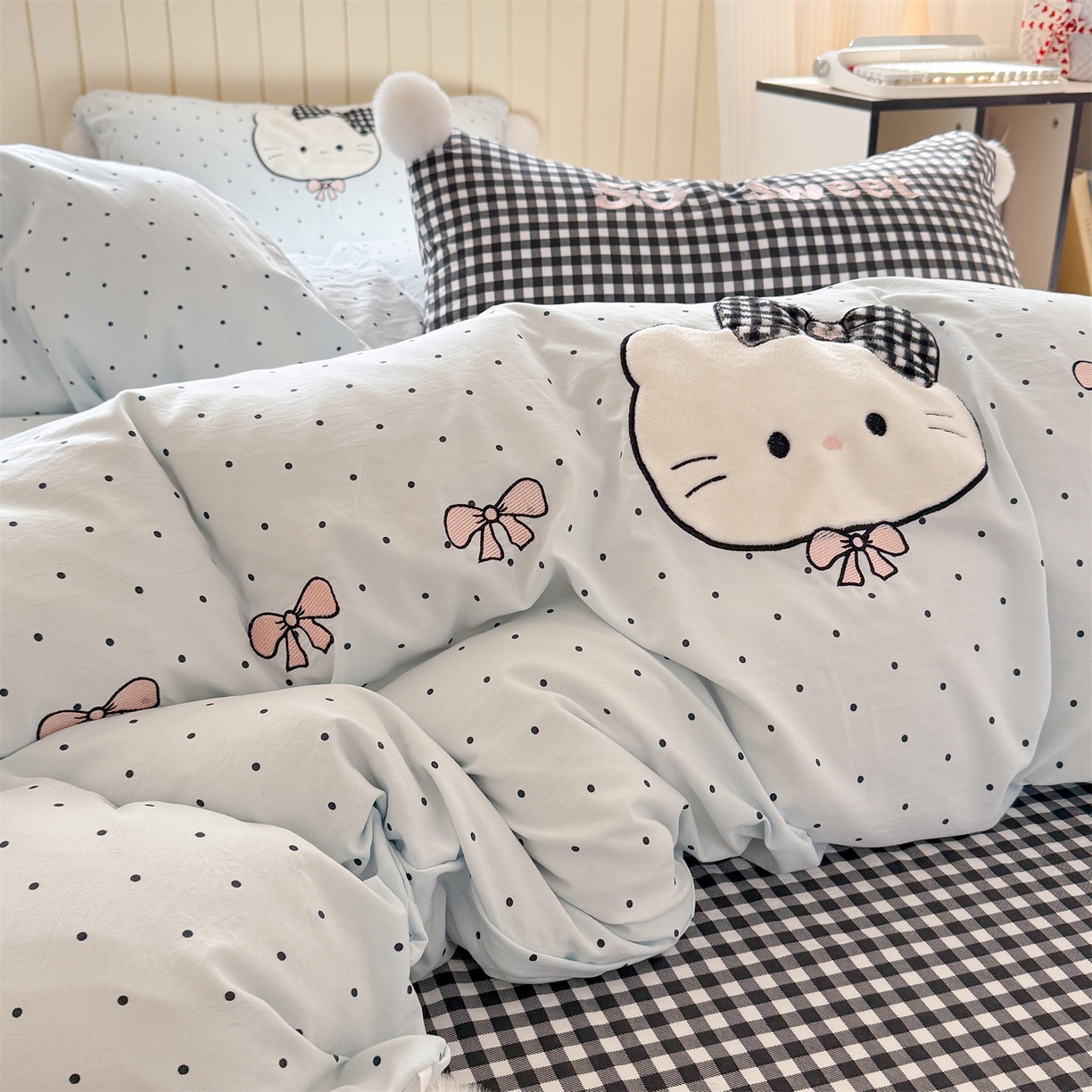 91家纺网 家纺一手货源 找家纺 吾欢心 2026春夏新款古法水洗仿棉卡通贴布绣四件套可爱猫咪 可爱猫咪蓝