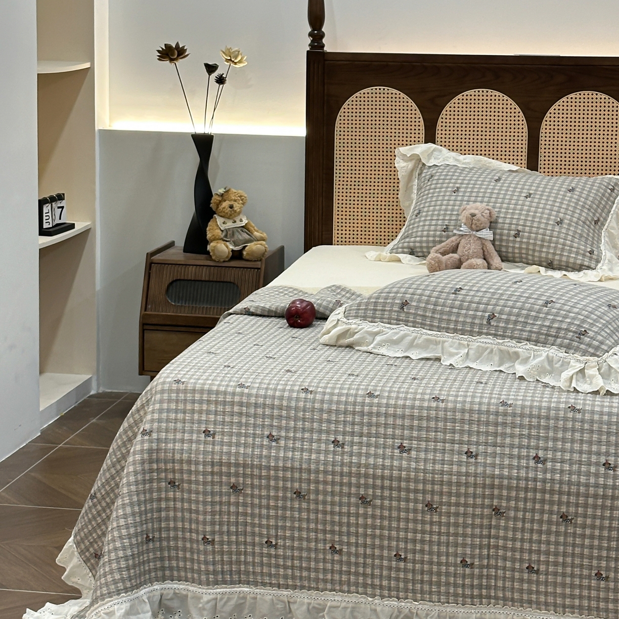 91家纺网 家纺一手货源 找家纺 床盖工厂店 2025新款法式双面全面填充棉花床盖三件套 阿柴小镇