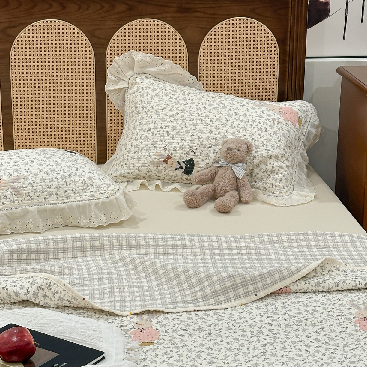 91家纺网 家纺一手货源 找家纺 床盖工厂店 2025新款法式双面全面填充棉花床盖三件套 哆咪兔