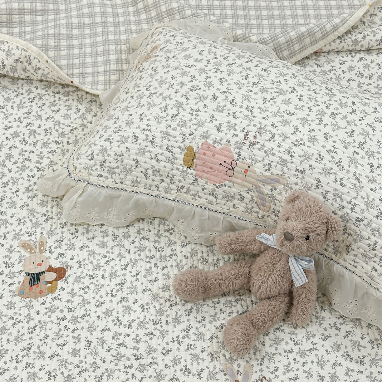 91家纺网 家纺一手货源 找家纺 床盖工厂店 2025新款法式双面全面填充棉花床盖三件套 哆咪兔