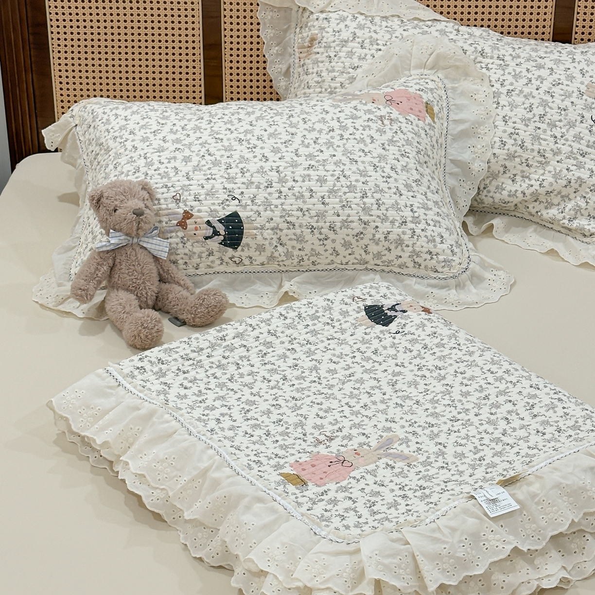 91家纺网 家纺一手货源 找家纺 床盖工厂店 2025新款法式双面全面填充棉花床盖三件套 哆咪兔