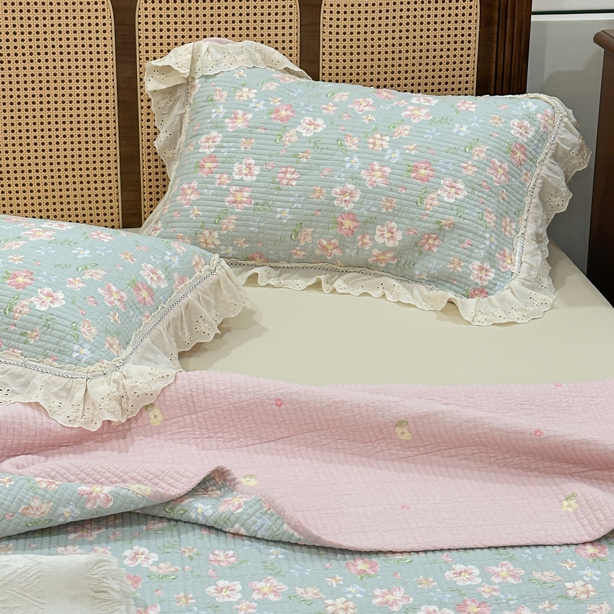 91家纺网 家纺一手货源 找家纺 床盖工厂店 2025新款法式双面全面填充棉花床盖三件套 恋恋花开-绿
