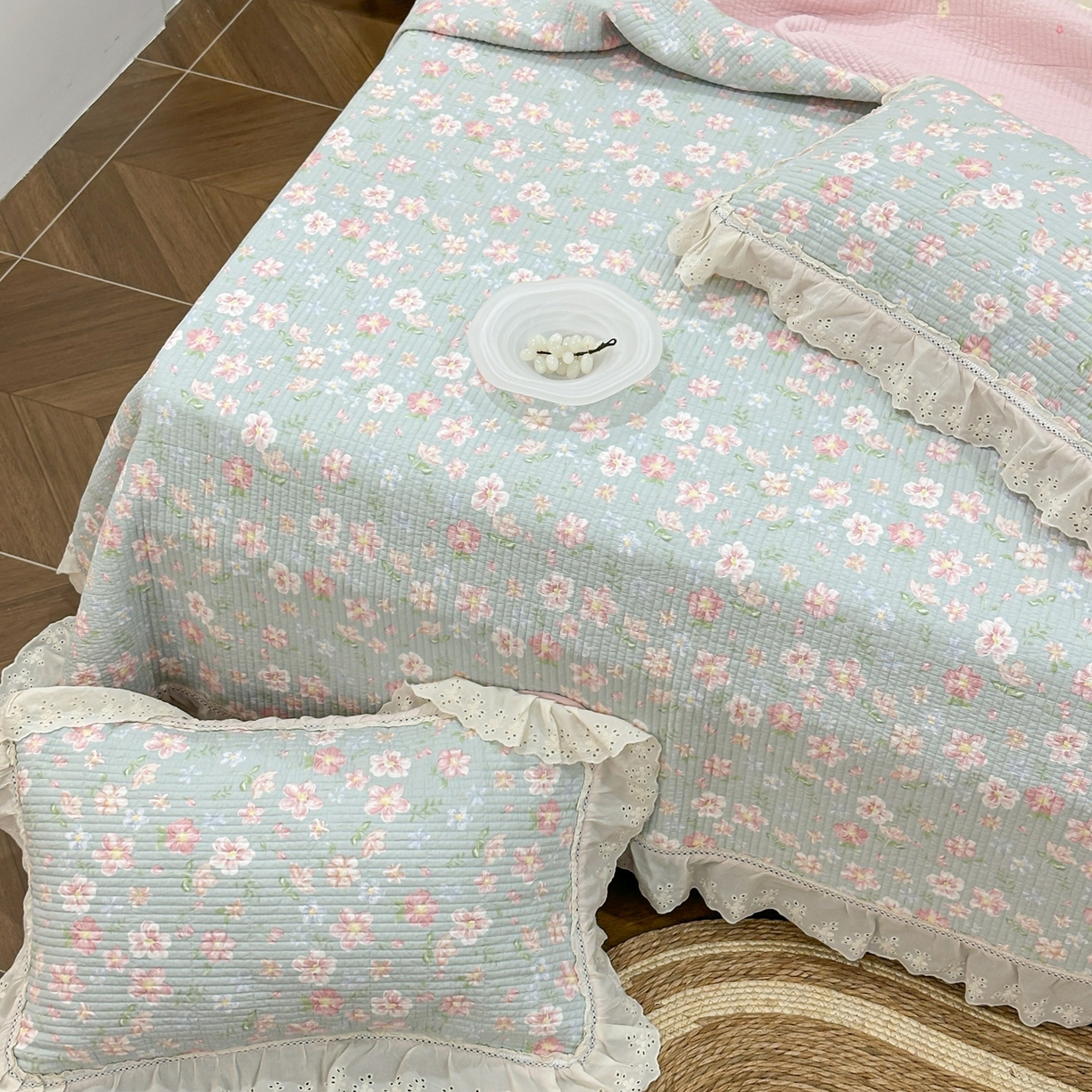 91家纺网 家纺一手货源 找家纺 床盖工厂店 2025新款法式双面全面填充棉花床盖三件套 恋恋花开-绿