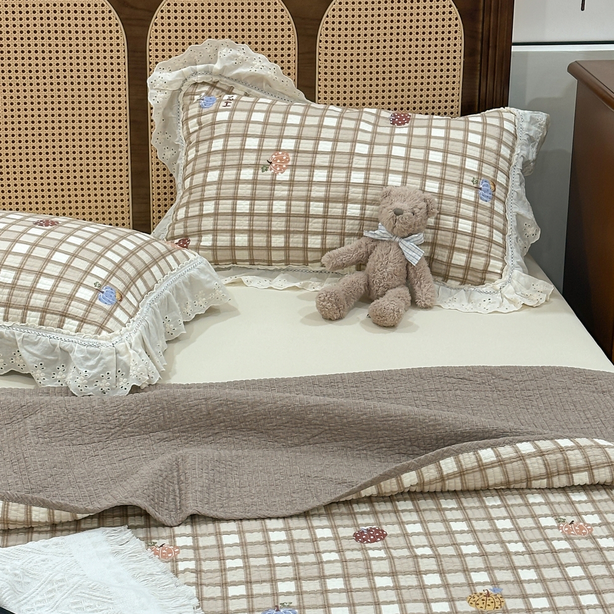 91家纺网 家纺一手货源 找家纺 床盖工厂店 2025新款法式双面全面填充棉花床盖三件套 南瓜绘