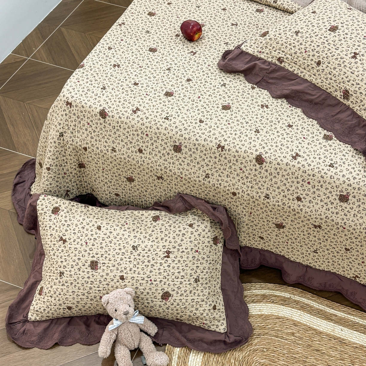 91家纺网 家纺一手货源 找家纺 床盖工厂店 2025新款法式双面全面填充棉花床盖三件套 千禧少女-咖