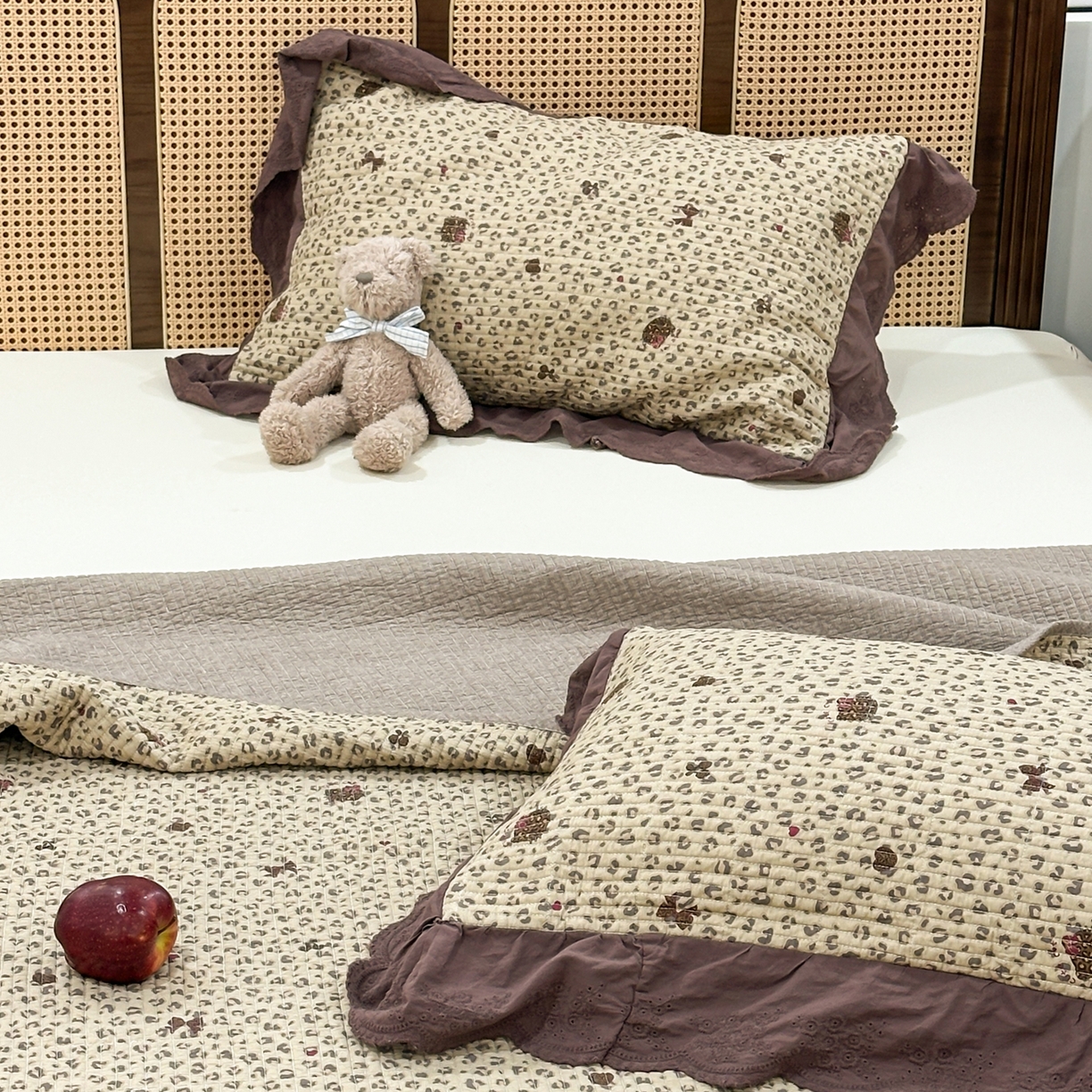 91家纺网 家纺一手货源 找家纺 床盖工厂店 2025新款法式双面全面填充棉花床盖三件套 千禧少女-咖