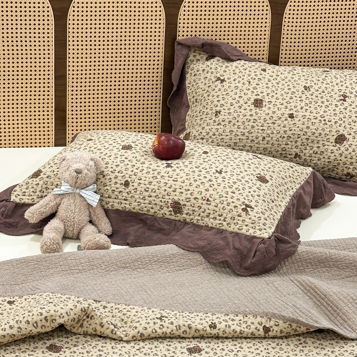 91家纺网 家纺一手货源 找家纺 床盖工厂店 2025新款法式双面全面填充棉花床盖三件套 千禧少女-咖