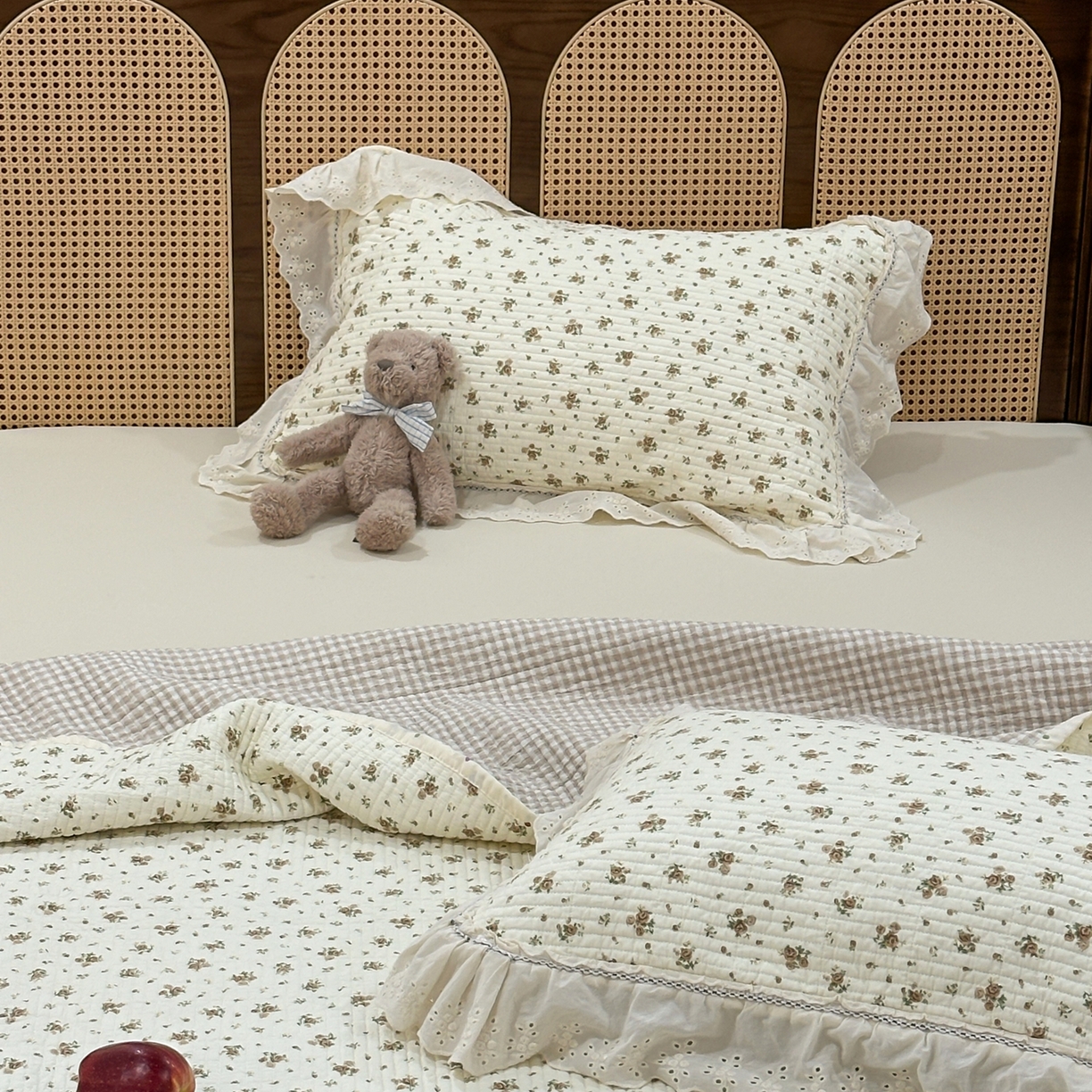 91家纺网 家纺一手货源 找家纺 床盖工厂店 2025新款法式双面全面填充棉花床盖三件套 芊芊花海