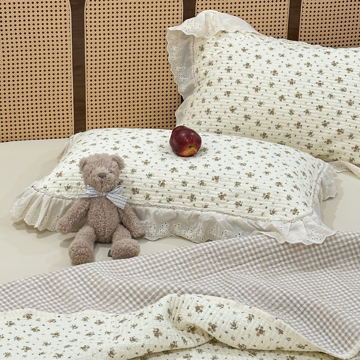 91家纺网 家纺一手货源 找家纺 床盖工厂店 2025新款法式双面全面填充棉花床盖三件套 芊芊花海