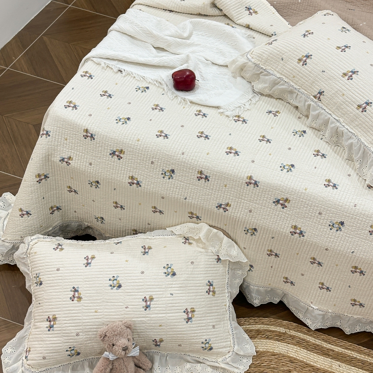 91家纺网 家纺一手货源 找家纺 床盖工厂店 2025新款法式双面全面填充棉花床盖三件套 小马浅浅