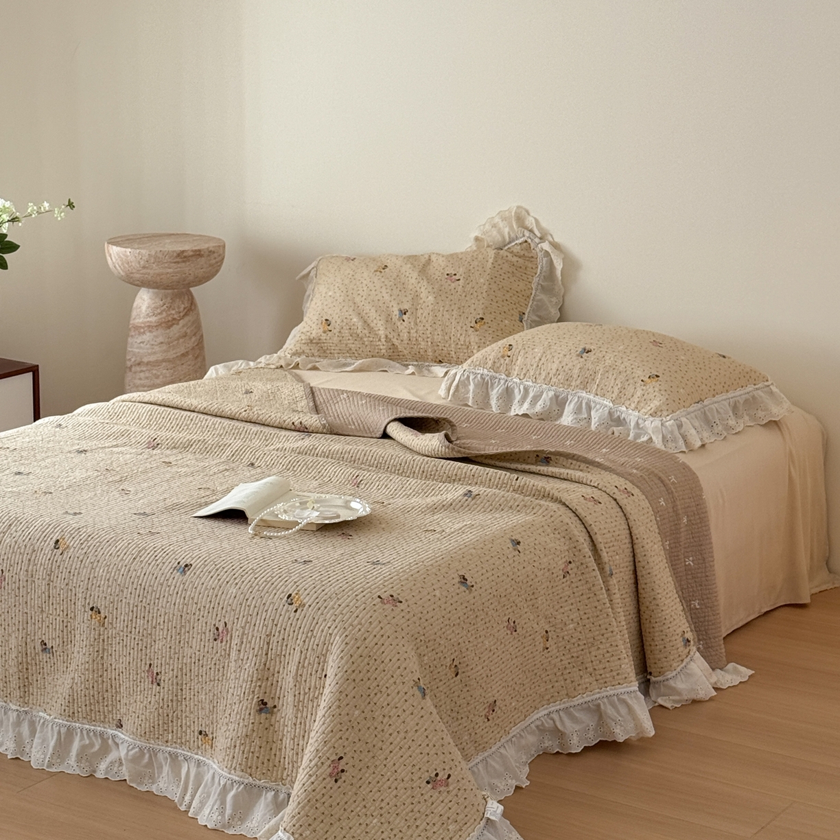 91家纺网 家纺一手货源 找家纺 床盖工厂店 2025新款法式双面全面填充棉花床盖三件套 尤小七