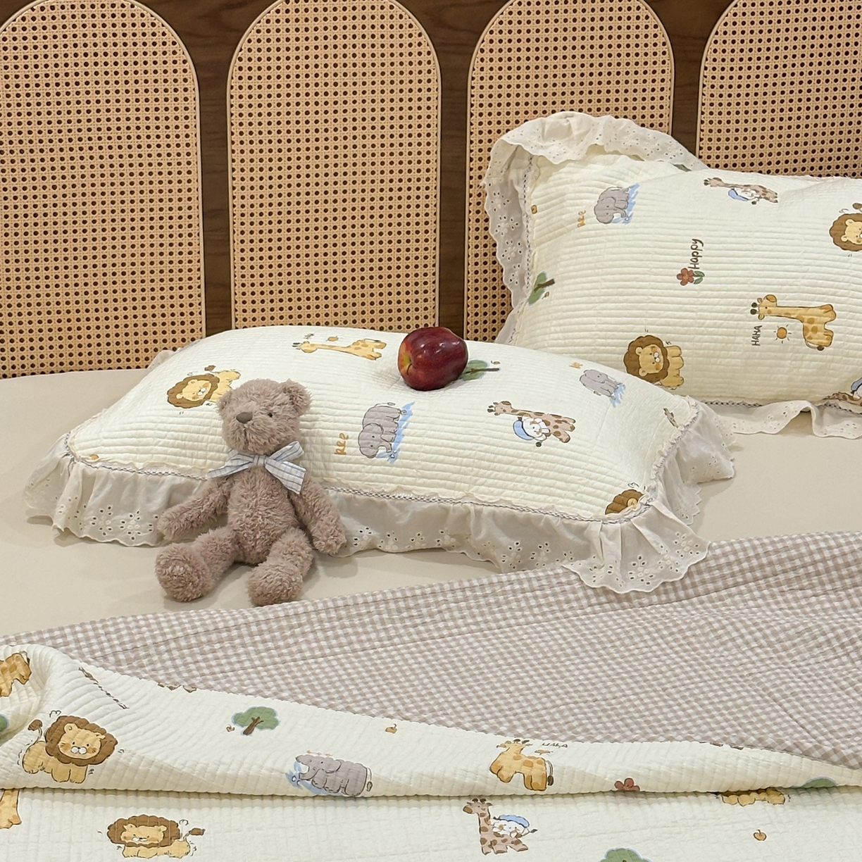 91家纺网 家纺一手货源 找家纺 床盖工厂店 2025新款法式双面全面填充棉花床盖三件套 游乐园