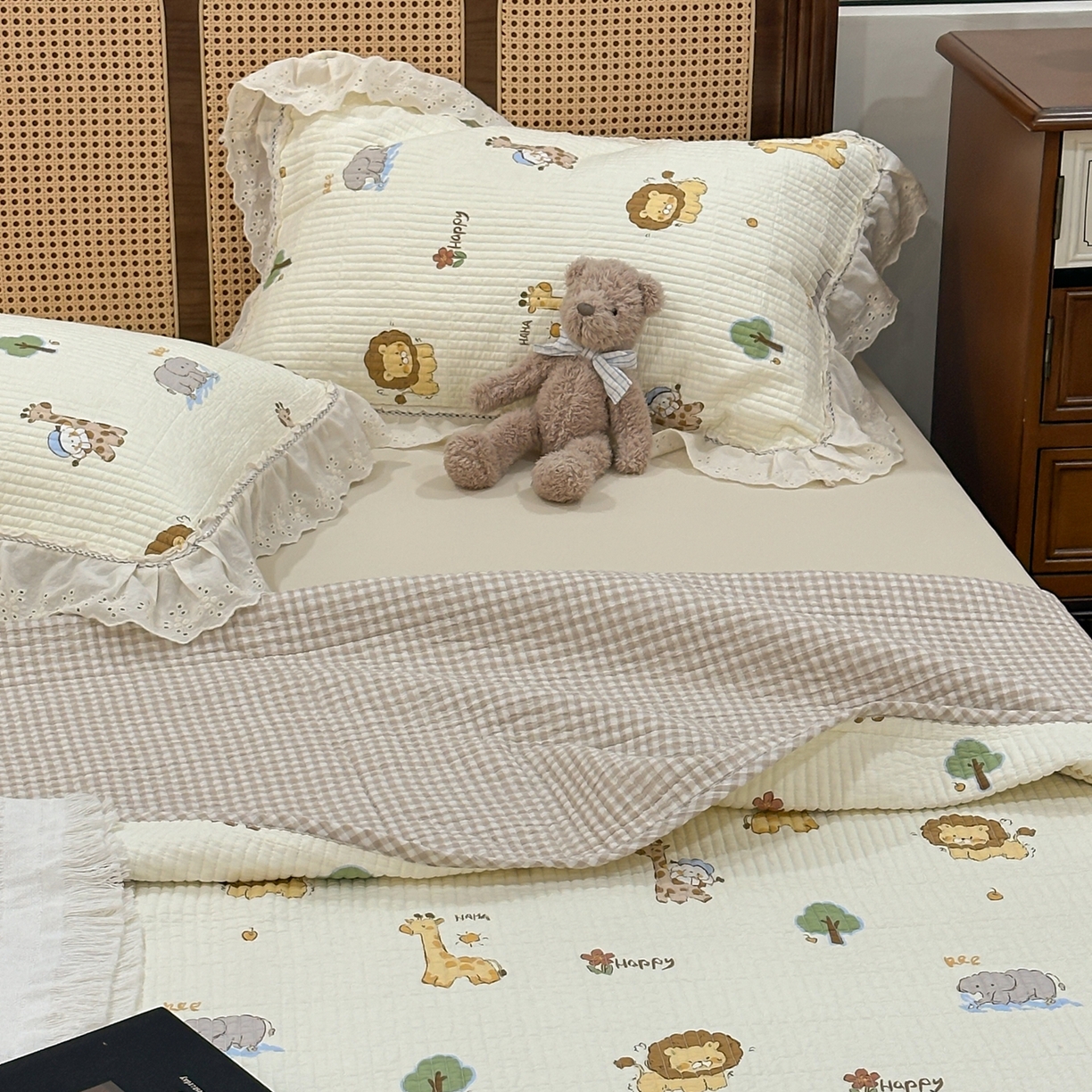 91家纺网 家纺一手货源 找家纺 床盖工厂店 2025新款法式双面全面填充棉花床盖三件套 游乐园