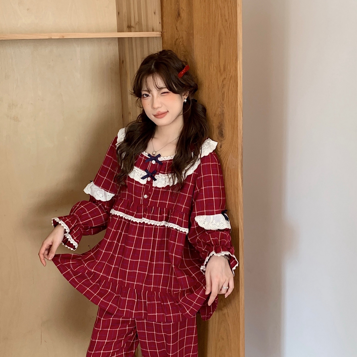 91家纺网 家纺一手货源 找家纺 妍景家居生活馆 2026新款韩系甜美蕾丝花边格子套装 红色