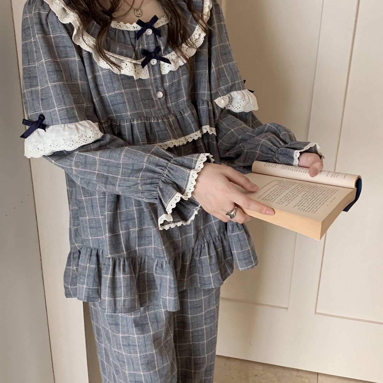 91家纺网 家纺一手货源 找家纺 妍景家居生活馆 2026新款韩系甜美蕾丝花边格子套装 灰色