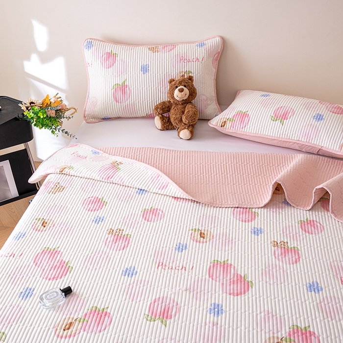 91家纺网 家纺一手货源 找家纺 X猫先生 2026新款全棉床盖小清新夹棉床单炕盖四季跑量款 蜜桃松鼠