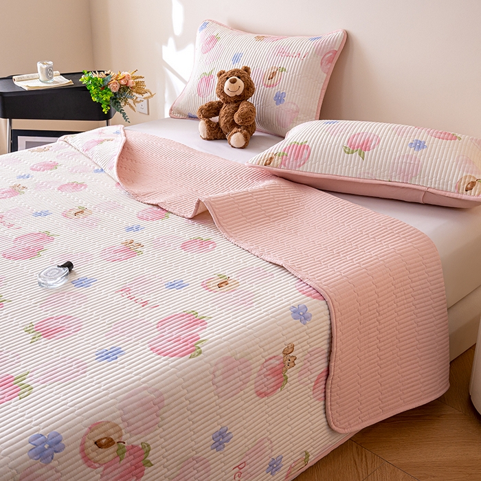 91家纺网 家纺一手货源 找家纺 X猫先生 2026新款全棉床盖小清新夹棉床单炕盖四季跑量款 蜜桃松鼠