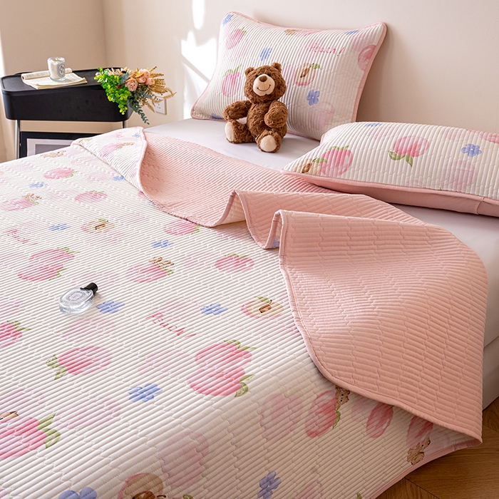 91家纺网 家纺一手货源 找家纺 X猫先生 2026新款全棉床盖小清新夹棉床单炕盖四季跑量款 蜜桃松鼠