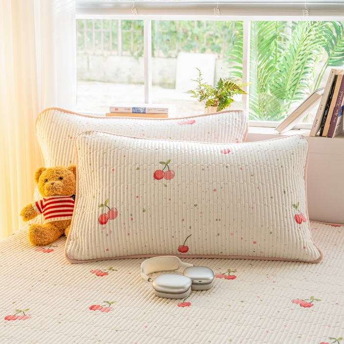 91家纺网 家纺一手货源 找家纺 X猫先生 2026新款全棉床盖小清新夹棉床单炕盖四季跑量款 七彩樱桃