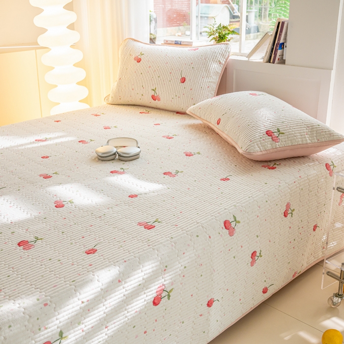 91家纺网 家纺一手货源 找家纺 X猫先生 2026新款全棉床盖小清新夹棉床单炕盖四季跑量款 七彩樱桃