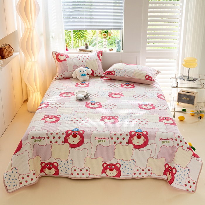 91家纺网 家纺一手货源 找家纺 X猫先生 2026新款全棉床盖小清新夹棉床单炕盖四季跑量款 圣诞草莓熊