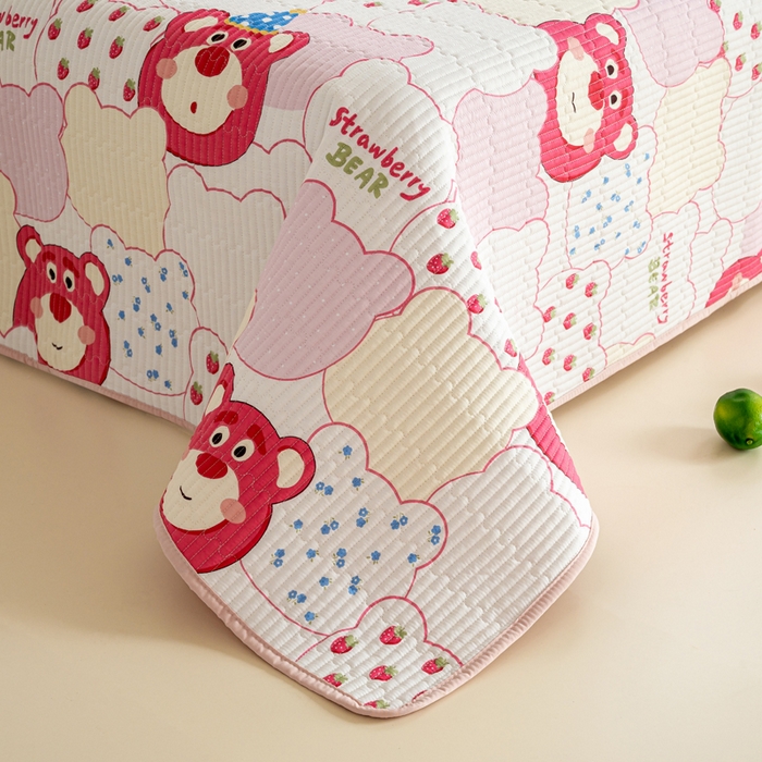 91家纺网 家纺一手货源 找家纺 X猫先生 2026新款全棉床盖小清新夹棉床单炕盖四季跑量款 圣诞草莓熊