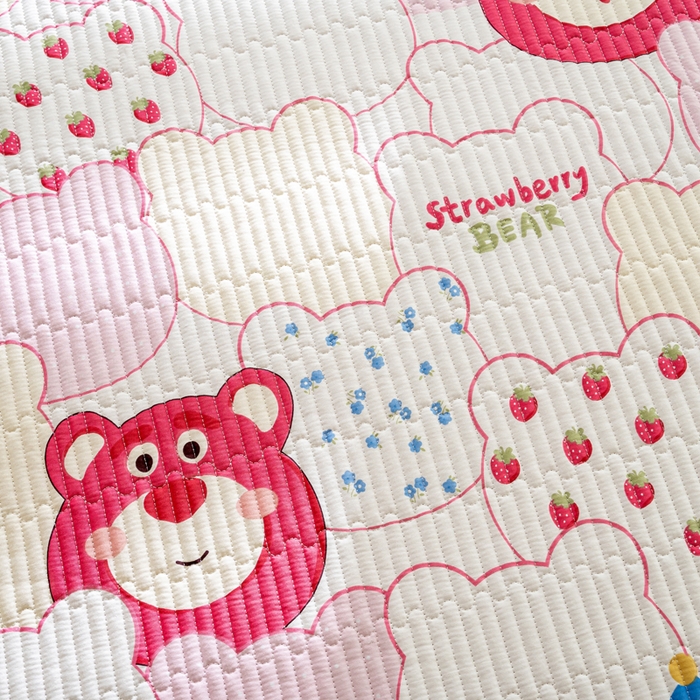 91家纺网 家纺一手货源 找家纺 X猫先生 2026新款全棉床盖小清新夹棉床单炕盖四季跑量款 圣诞草莓熊