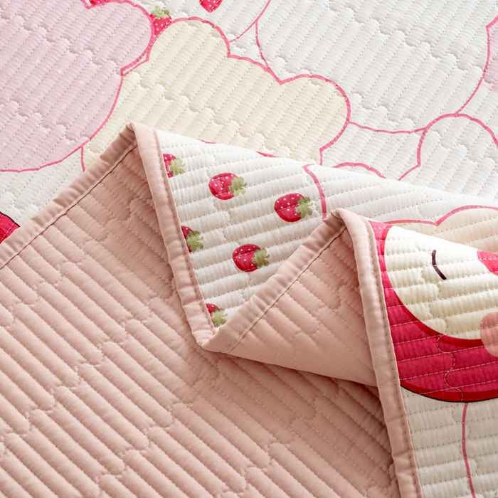 91家纺网 家纺一手货源 找家纺 X猫先生 2026新款全棉床盖小清新夹棉床单炕盖四季跑量款 圣诞草莓熊