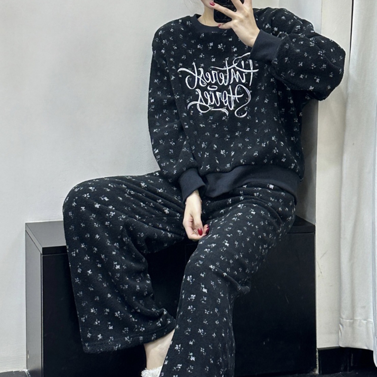 91家纺网 家纺一手货源 找家纺 （总）妍景家居生活馆 2026新款纳米绒字母碎花套装