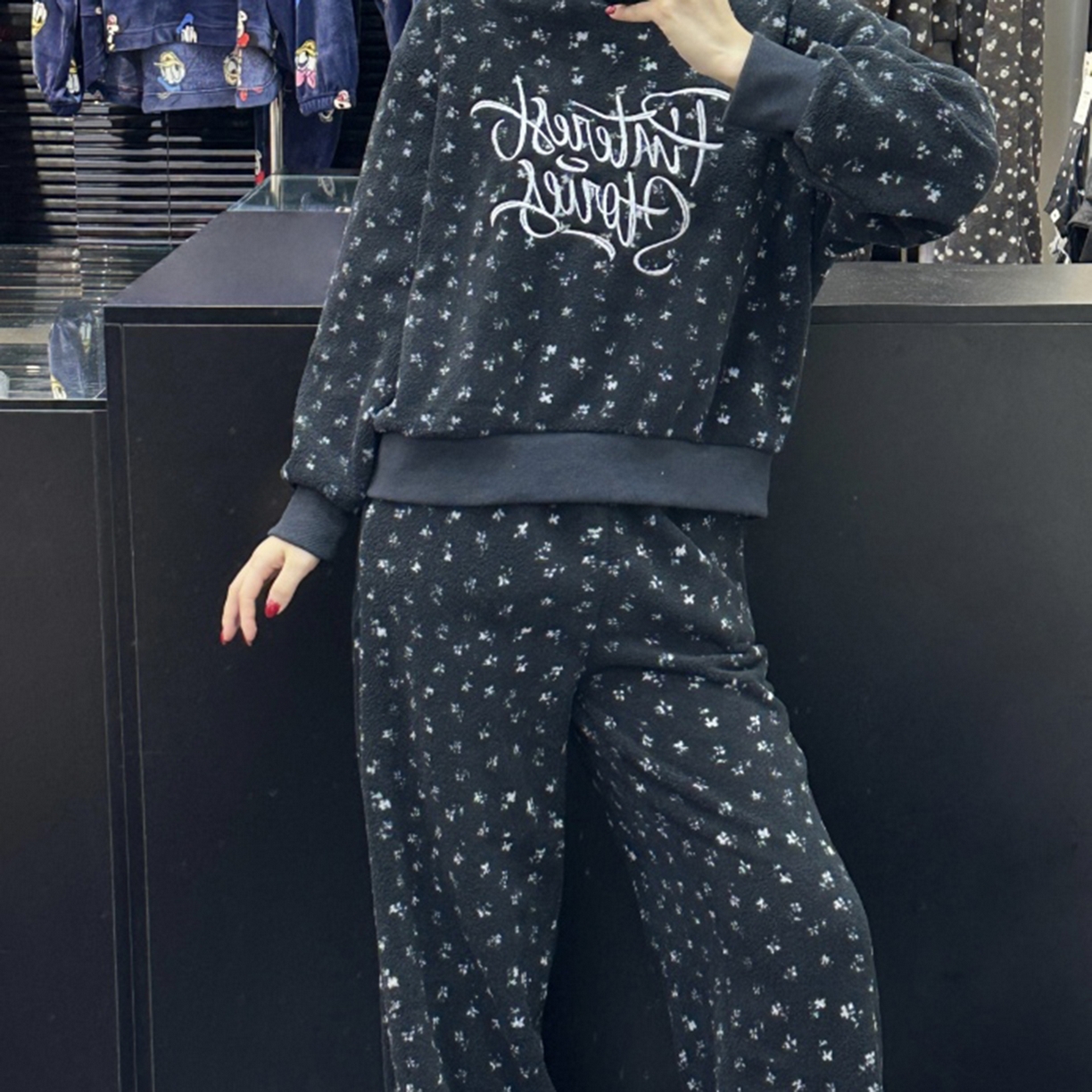 91家纺网 家纺一手货源 找家纺 （总）妍景家居生活馆 2026新款纳米绒字母碎花套装