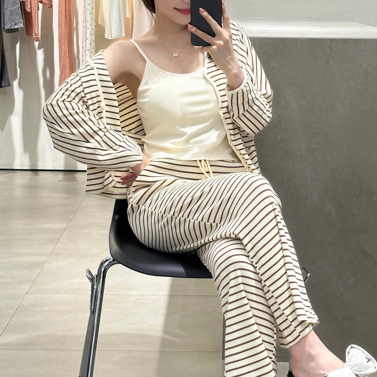 91家纺网 家纺一手货源 找家纺 （总）妍景家居生活馆 2026新款简约条纹款三件套