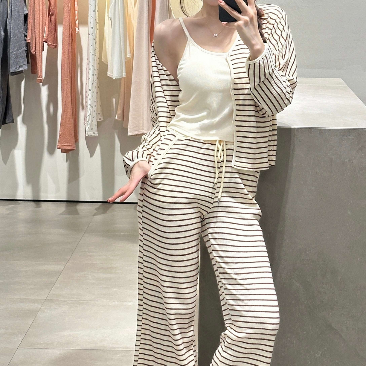 91家纺网 家纺一手货源 找家纺 （总）妍景家居生活馆 2026新款简约条纹款三件套