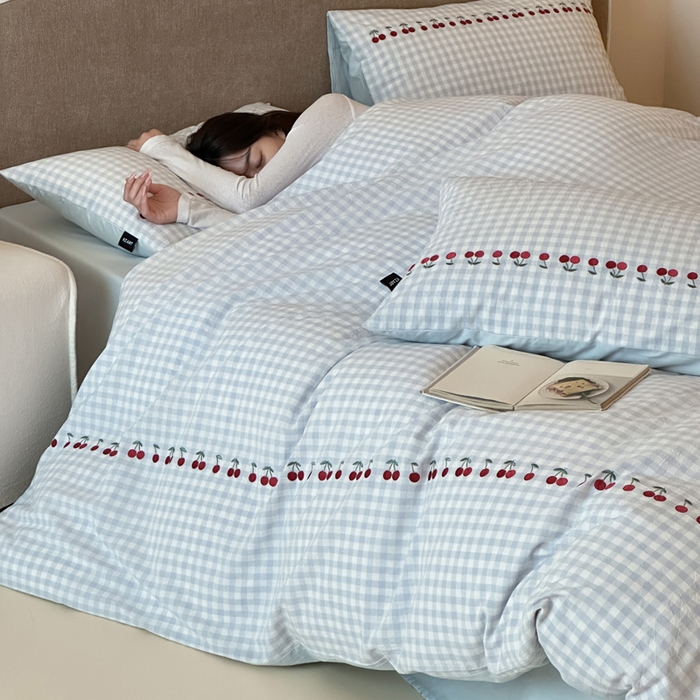 91家纺网 家纺一手货源 找家纺 卡姿家纺 2026春夏色织水洗棉甜美风—樱桃可露莉 樱桃可露莉-蓝格