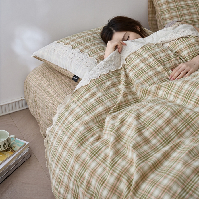 91家纺网 家纺一手货源 找家纺 卡姿家纺 2026春夏色织水洗棉文艺小格子花边款 利奥-沁绿