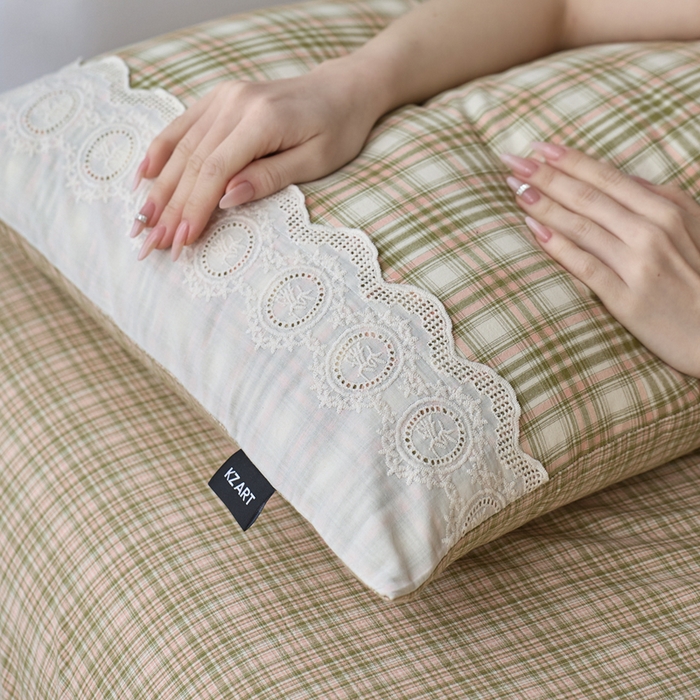 91家纺网 家纺一手货源 找家纺 卡姿家纺 2026春夏色织水洗棉文艺小格子花边款 利奥-沁绿