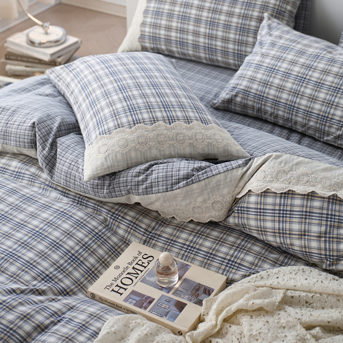 91家纺网 家纺一手货源 找家纺 卡姿家纺 2026春夏色织水洗棉文艺小格子花边款 利奥-烟蓝