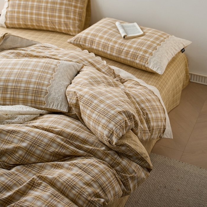 91家纺网 家纺一手货源 找家纺 卡姿家纺 2026春夏色织水洗棉文艺小格子花边款 利奥-卡其