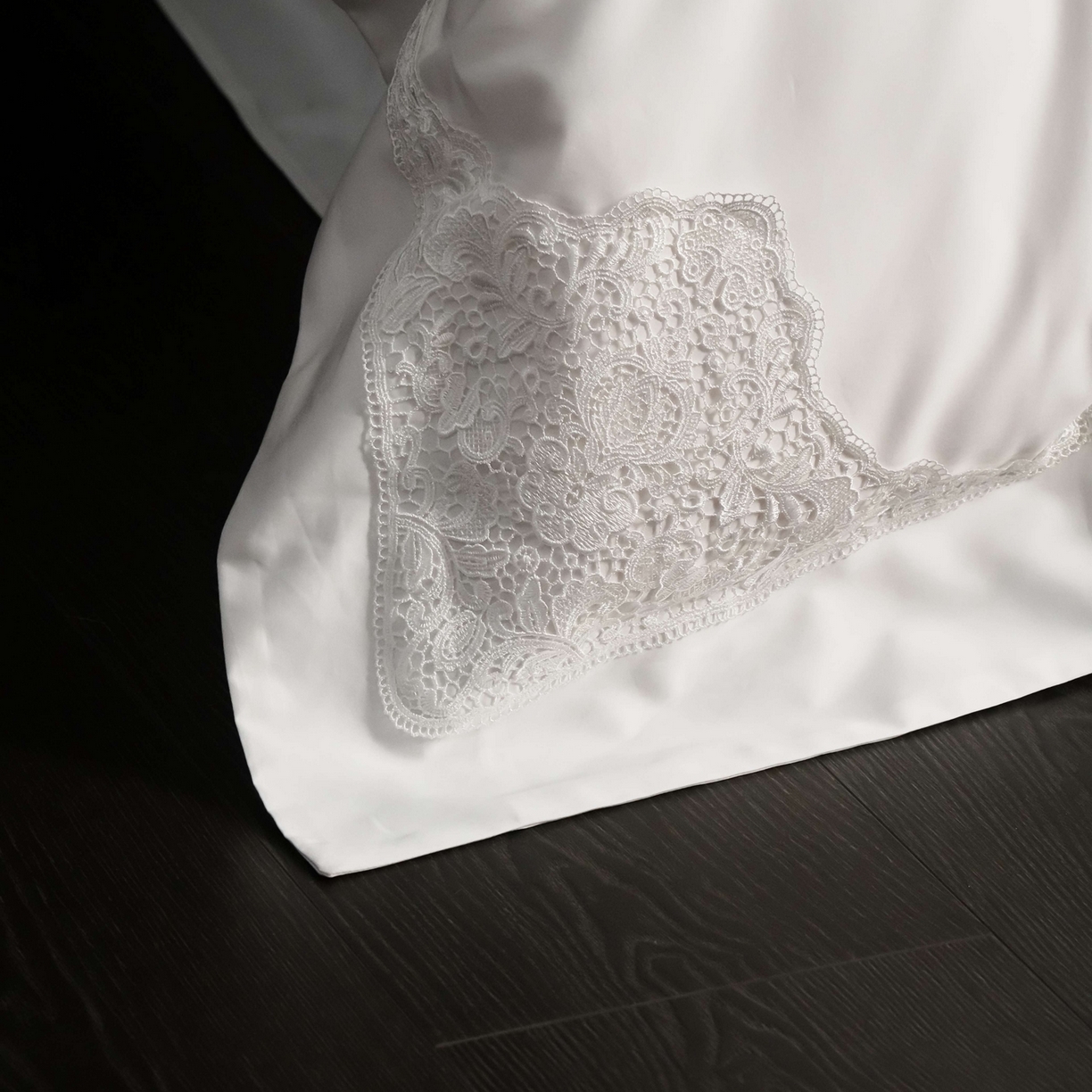 91家纺网 家纺一手货源 找家纺 （总）卡巴伦家纺 2026新款80支埃及长绒棉纯棉轻奢法式蕾丝花边款四件套系列-巴黎庄园（会员：套件-20元 商品价格不得低于：标准：598元）