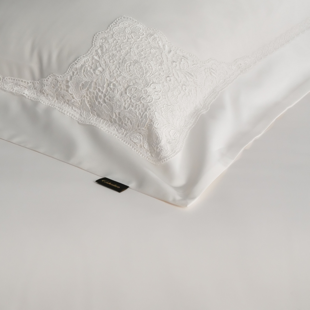 91家纺网 家纺一手货源 找家纺 （总）卡巴伦家纺 2026新款80支埃及长绒棉纯棉轻奢法式蕾丝花边款四件套系列-巴黎庄园（会员：套件-20元 商品价格不得低于：标准：598元）