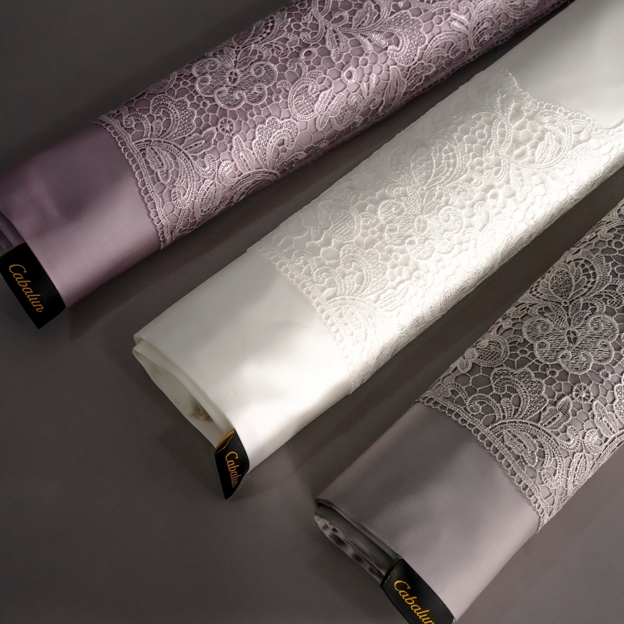 91家纺网 家纺一手货源 找家纺 卡巴伦家纺 2026新款80支埃及长绒棉纯棉轻奢法式蕾丝花边款四件套系列-巴黎庄园（会员：套件-20元 商品价格不得低于：标准：598元） 组合图仅供展示不可下单