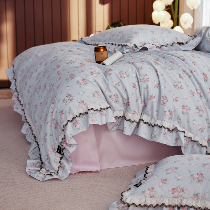 91家纺网 家纺一手货源 找家纺 卡姿家纺 2026春夏韩版小碎花双层花边系列 泠羽花园