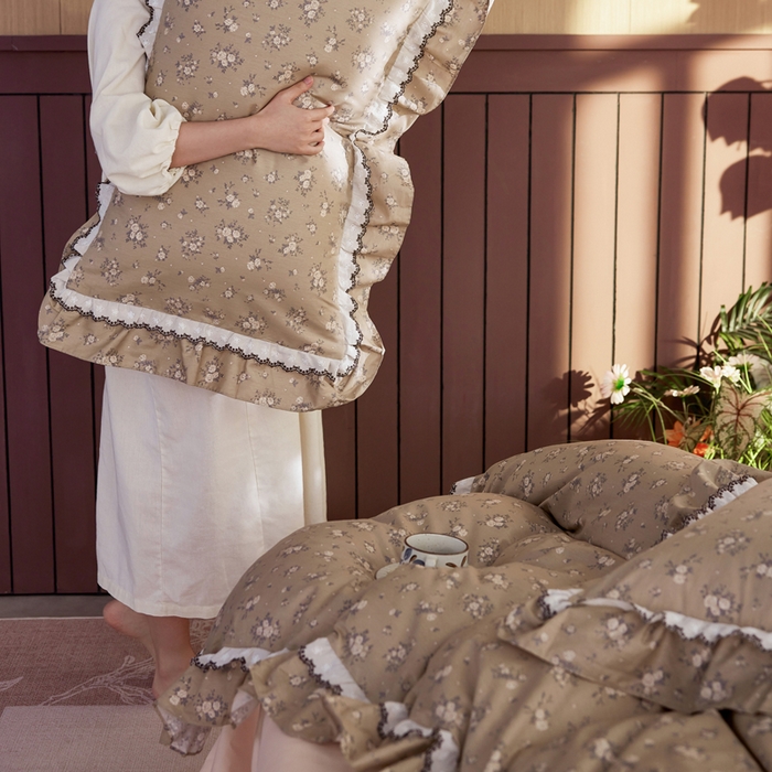 91家纺网 家纺一手货源 找家纺 卡姿家纺 2026春夏韩版小碎花双层花边系列 碎花谣