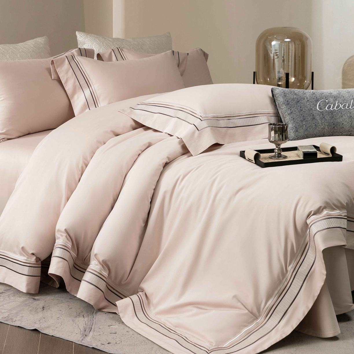 91家纺网 家纺一手货源 找家纺 （总）卡巴伦家纺 2026新款简奢高定超细旦全棉纯棉绣边系列四件套-斯丹娜（会员：套件-20元 商品价格不得低于：标准：458元）